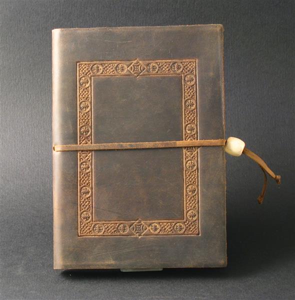 Natural Dark Brown Calve's Leather Sketchbook 21 x 14.5 cm. - Frame