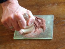 Ready to Use Gilder's Clay (Bole) with Rabbit's Glue 700 ml. - Red